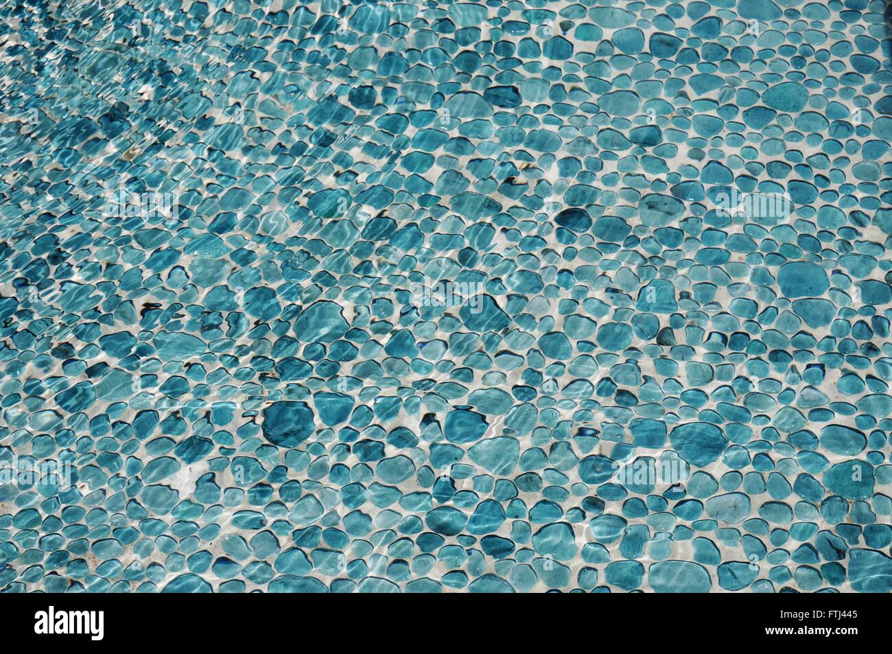 Pebble water ripples hi-res stock photography and images - Alamy