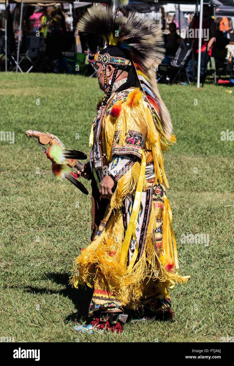 Native american dancer hi-res stock photography and images - Alamy
