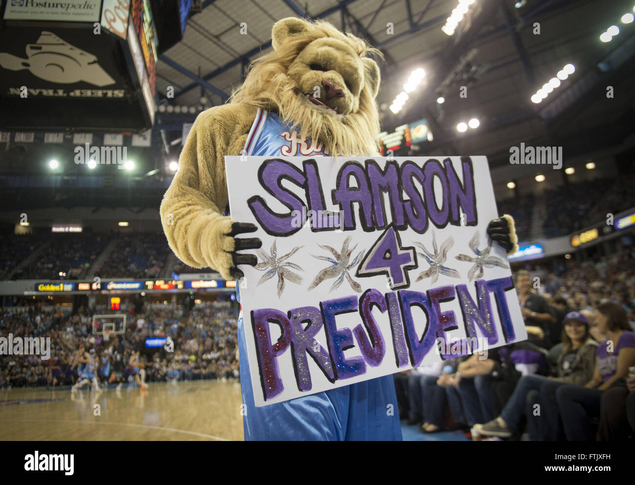 Sacramento Kings Mascot, Sac King's mascot - Slamson!