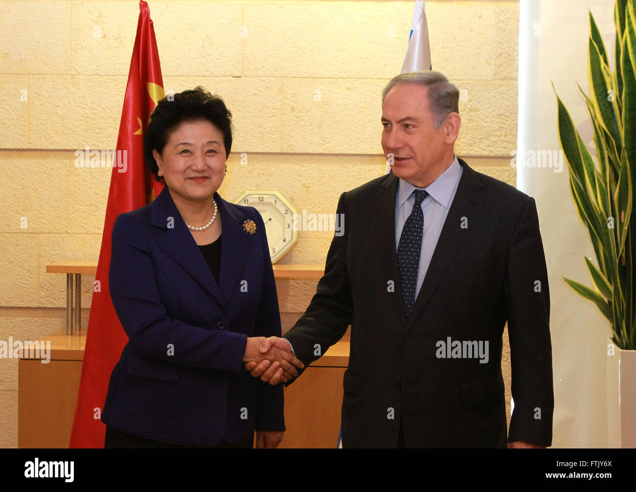 Jerusalem. 29th Mar, 2016. Israeli Prime Minister Benjamin Netanyahu shakes hands with Chinese Vice Premier Liu Yandong(L) before their meeting in Jerusalem on March 29, 2016. © Gil Cohen Magen/Xinhua/Alamy Live News Stock Photo