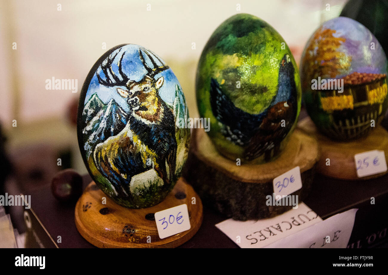 Pola de Siero, Spain. 29th March, 2016. A painted hen egg which represents a deer at the Feast of Easter Eggs of Pola de Siero, the only Spanish city in which this feast is celebrated, on the first Tuesday after Easter Sunday, with thousands of eggs painted by hand. © David Gato/Alamy Live News Stock Photo