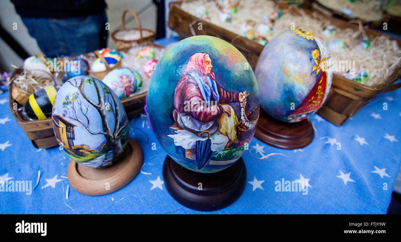 Pola de Siero, Spain. 29th March, 2016. A painted goose egg which represents an old women at the Feast of Easter Eggs of Pola de Siero, the only Spanish city in which this feast is celebrated, on the first Tuesday after Easter Sunday, with thousands of eggs painted by hand. © David Gato/Alamy Live News Stock Photo