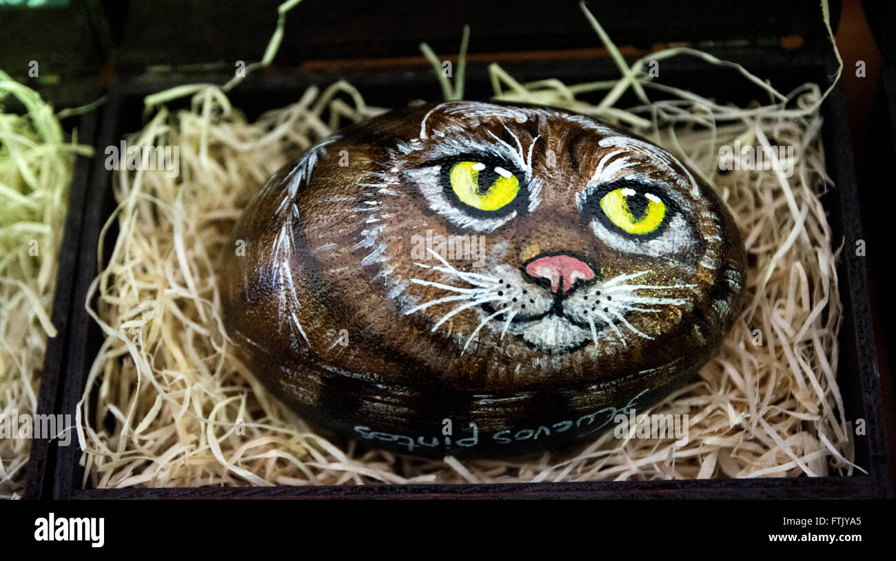 Pola de Siero, Spain. 29th March, 2016. A painted ostrich egg which represents a face of a cat at the Feast of Easter Eggs of Pola de Siero, the only Spanish city in which this feast is celebrated, on the first Tuesday after Easter Sunday, with thousands of eggs painted by hand. © David Gato/Alamy Live News Stock Photo