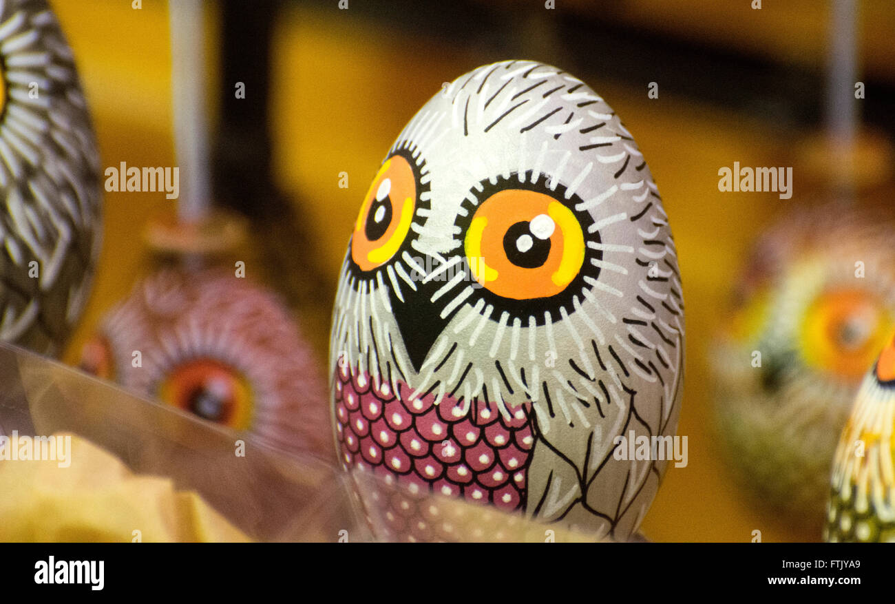 Pola de Siero, Spain. 29th March, 2016. A painted hen egg which represents an owl at the Feast of Easter Eggs of Pola de Siero, the only Spanish city in which this feast is celebrated, on the first Tuesday after Easter Sunday, with thousands of eggs painted by hand. © David Gato/Alamy Live News Stock Photo