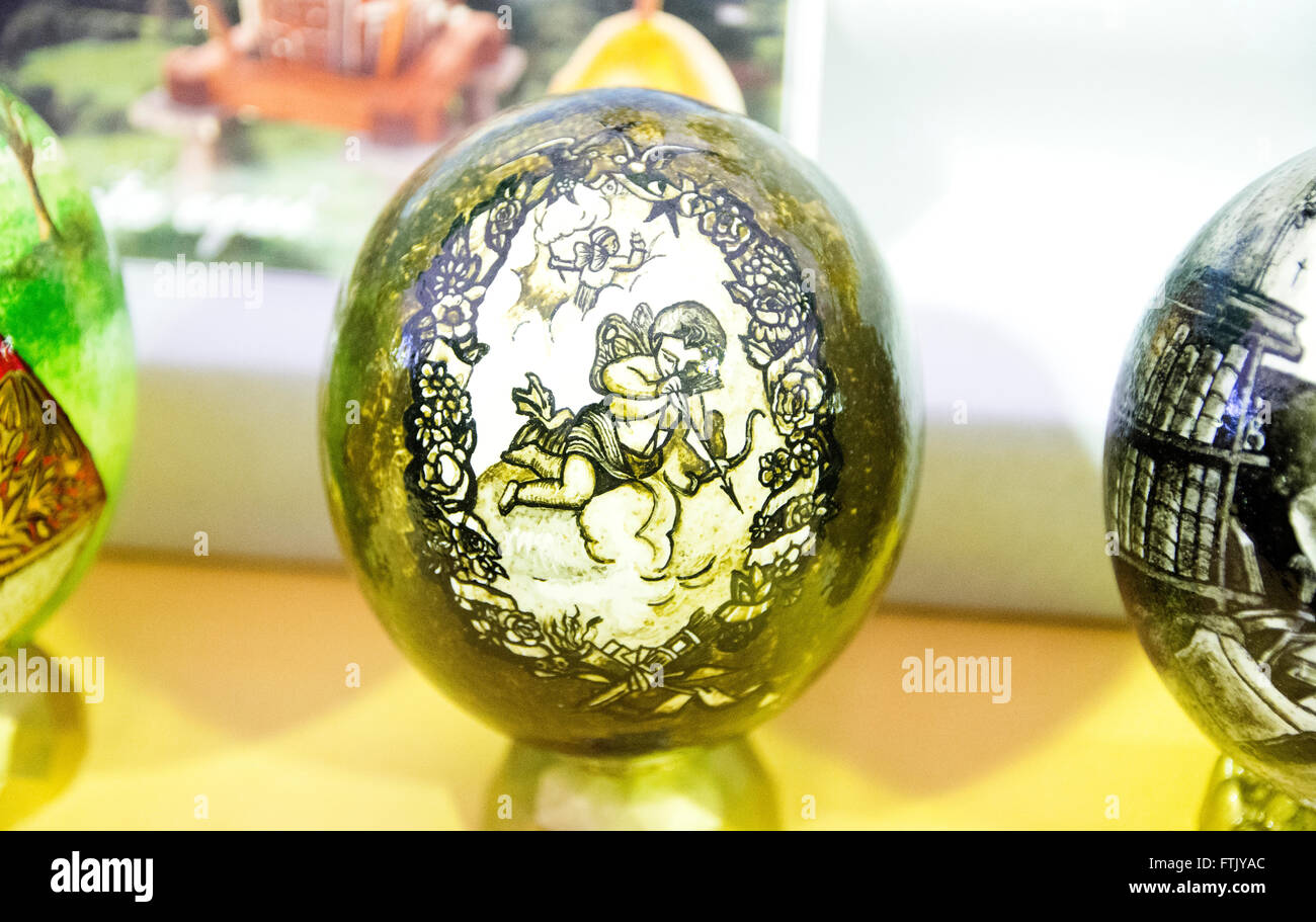 Pola de Siero, Spain. 29th March, 2016. A painted hen egg which represents a scene of ancient Greece at the Feast of Easter Eggs of Pola de Siero, the only Spanish city in which this feast is celebrated, on the first Tuesday after Easter Sunday, with thousands of eggs painted by hand. © David Gato/Alamy Live News Stock Photo