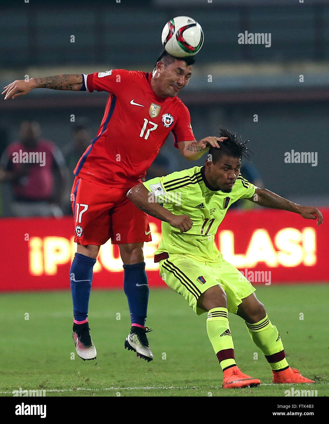 Barinas, Venezuela. 29th Mar, 2016. Venezuela's Juanpi (R) vies with Chile's Gary Medel during Russia 2018 FIFA World Cup South America Qualifier, at Agustin Tovar Stadium, in Barinas, Venezuela, on March 29, 2016. Chile won 4-1. © ANFP/Xinhua/Alamy Live News Stock Photo