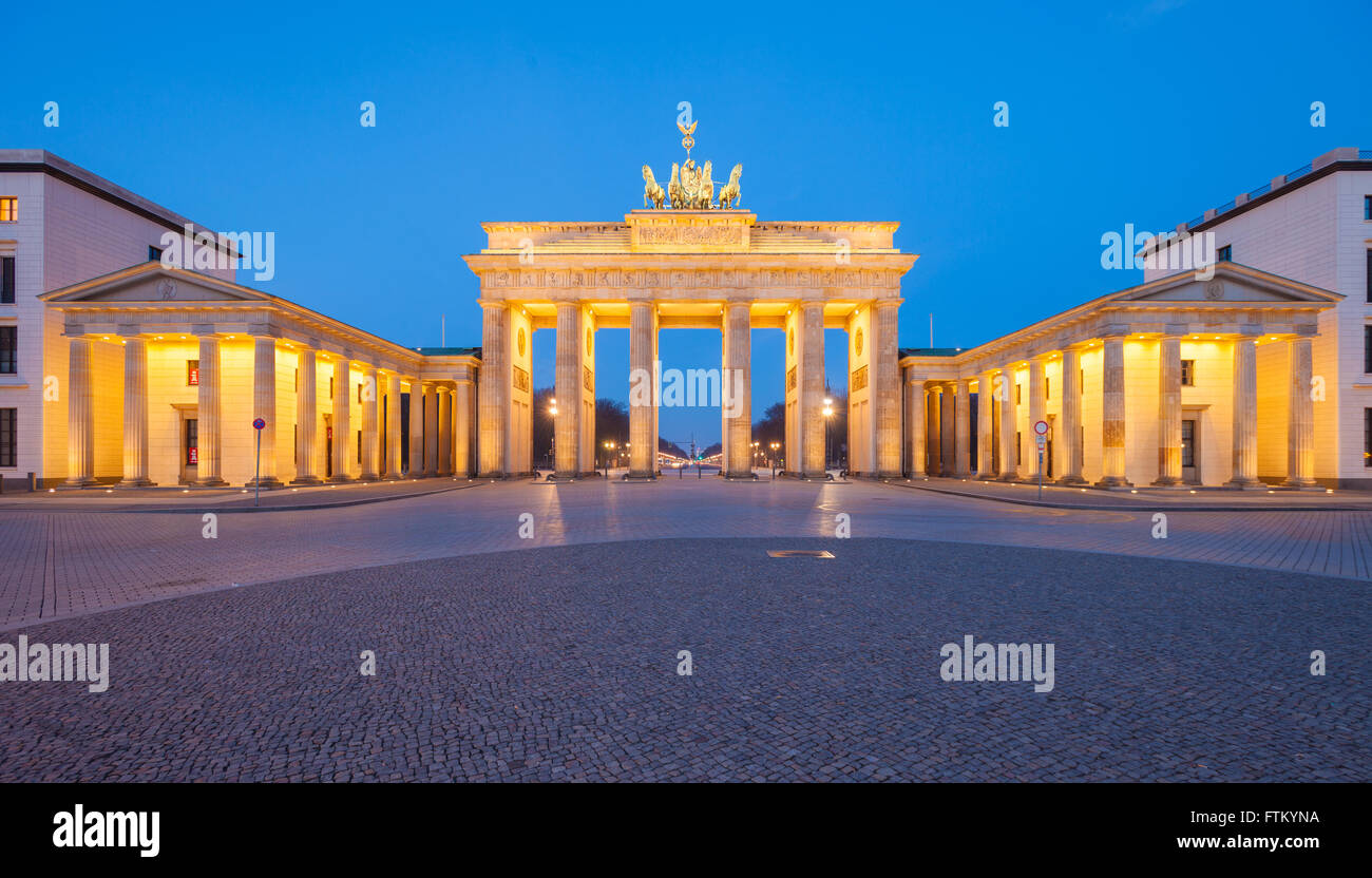 Berlin's Brandenburg Gate (Brandenburger Tor) at dusk Stock Photo
