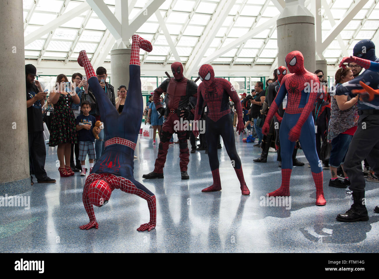 WONDERCON: Los Angeles Convention Center, March 25 thru 27, 2016. A group  of cosplayers dressed as Spiderman break-dancing Stock Photo - Alamy