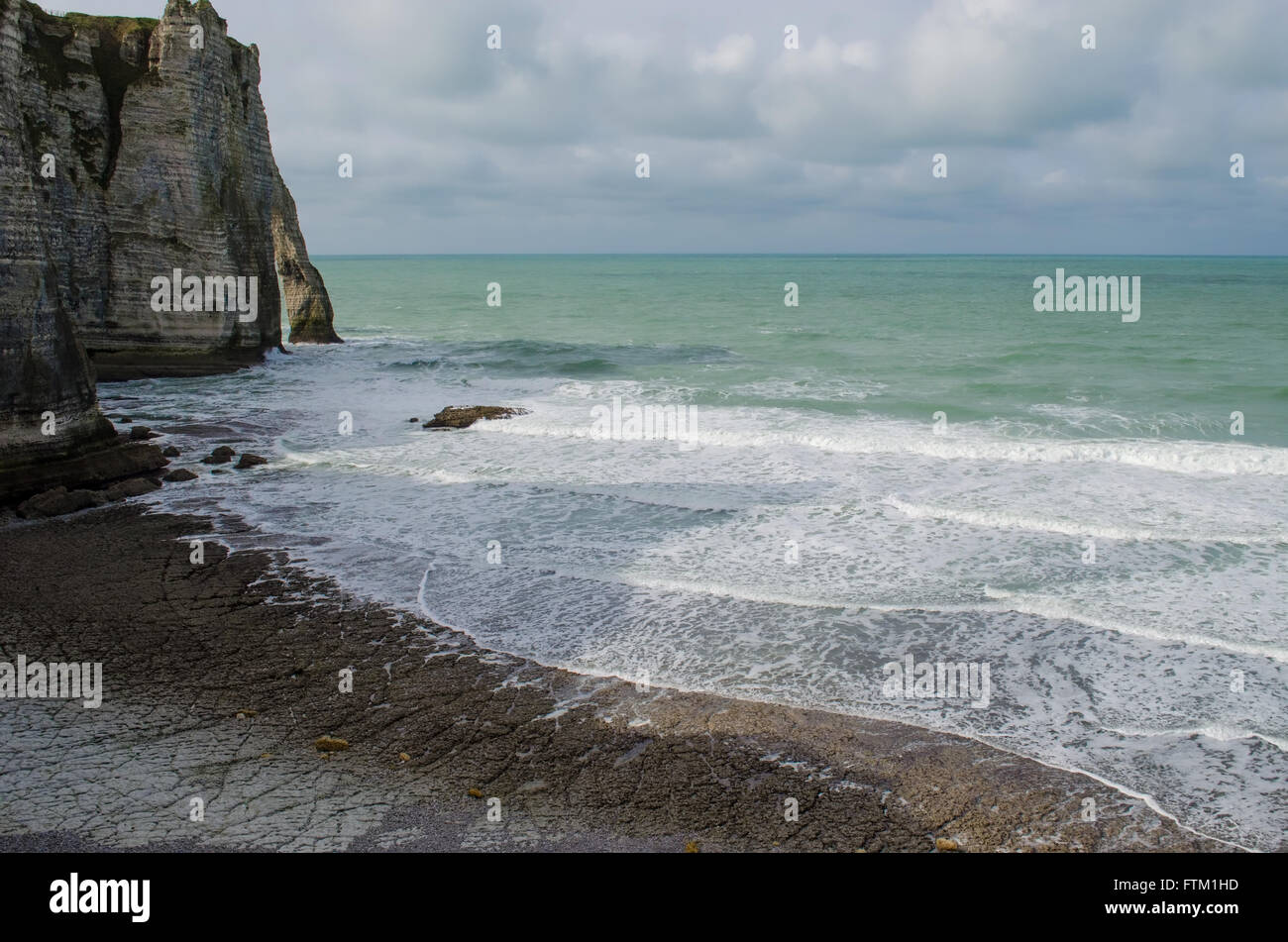 Etretat cliffs ocean in hi-res stock photography and images - Alamy