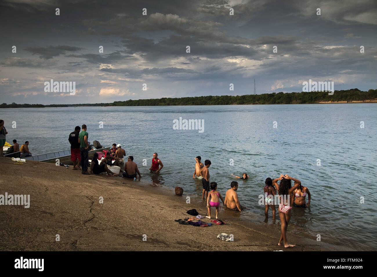 Population of the town of Fish tomanho bathroom on the Tocantins River Stock Photo