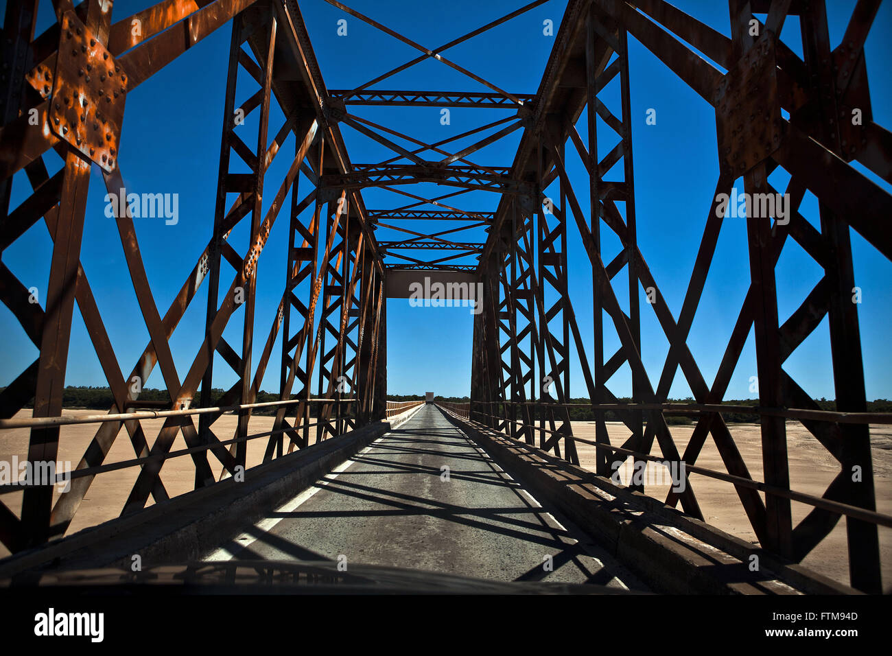Metalica the BR-472 on Ibicui River Bridge - built by the British in ...