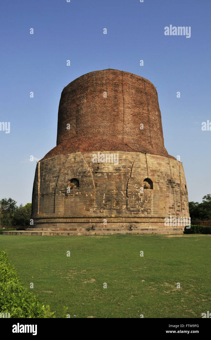 Dhamek Stupa in Sarnath - the place where Siddhartha Gautama - the Buddha - Buddhism began Stock Photo