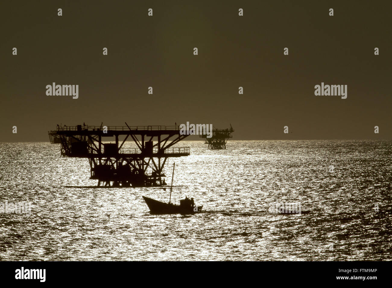 Vessel and oil rig in Cabo Blanco in the province of Talara Stock Photo