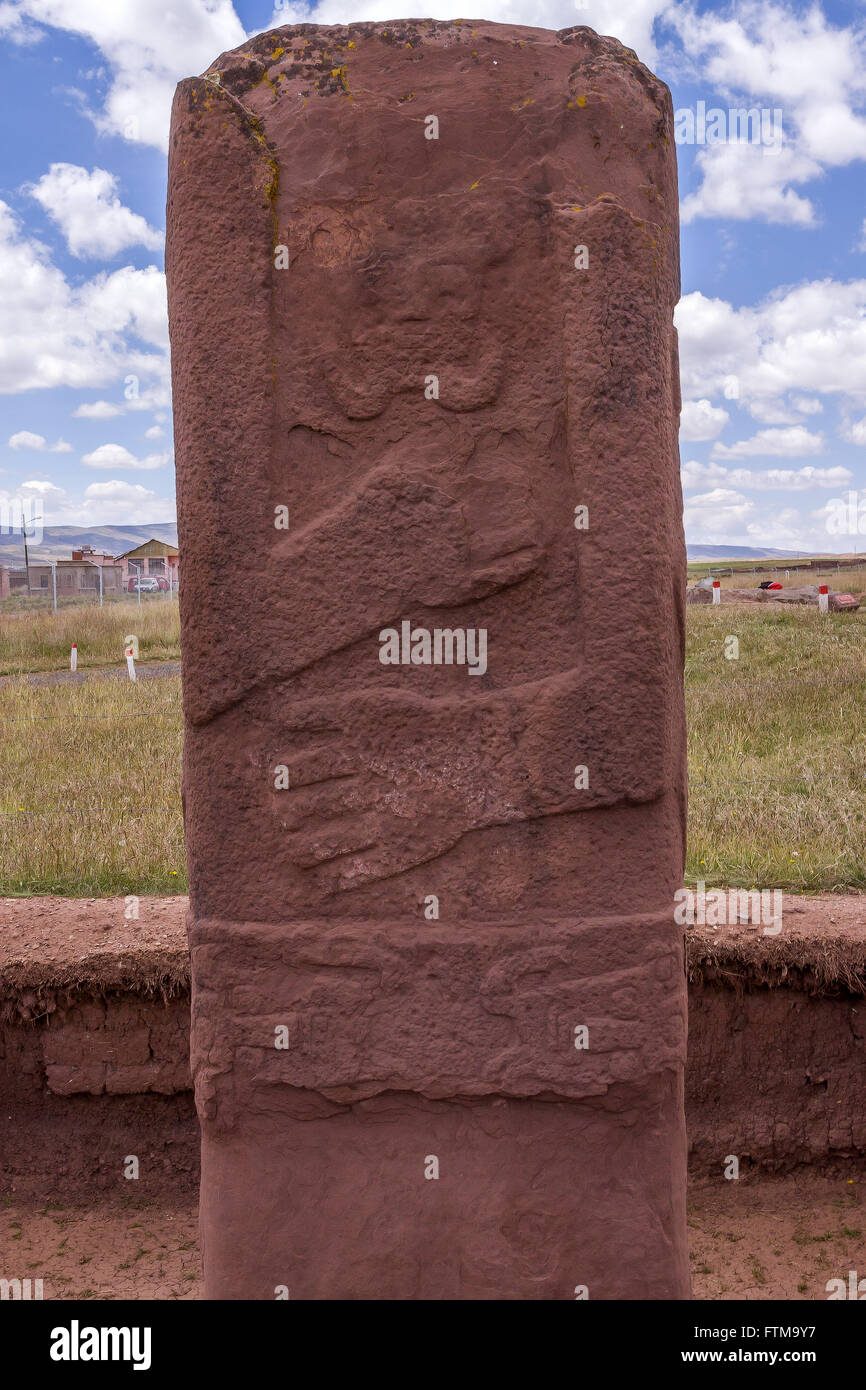 Large anthropomorphic figure, Tiwanaku, Bolivia. (Spanish: Tiahuanaco or Tiahuanacu) is a Pre-Columbian archaeological site in western Bolivia. Stock Photo