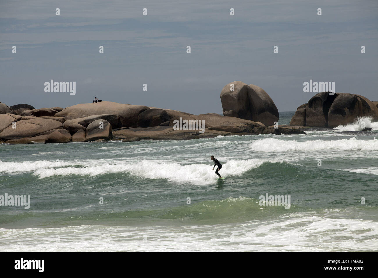 Surfista na Praia Mole - litoral leste Stock Photo