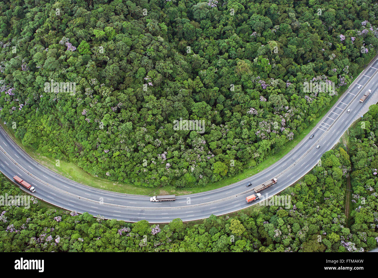 Vista aerea da Rodovia BR-277 - liga as cidades de Paranagua e Curitiba  Stock Photo - Alamy