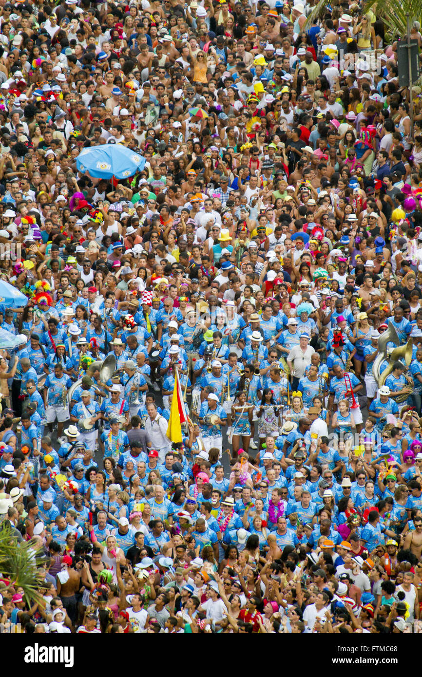 Crowd following the Banda de Ipanema Stock Photo Alamy