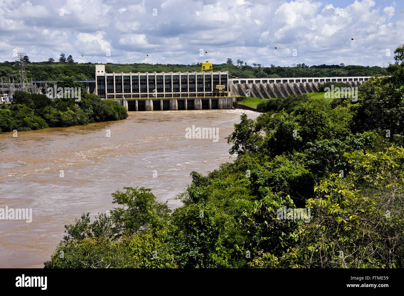 Salto Grande Hydroelectric Plant in Paranapanema River on the border with the state of Parana Stock Photo