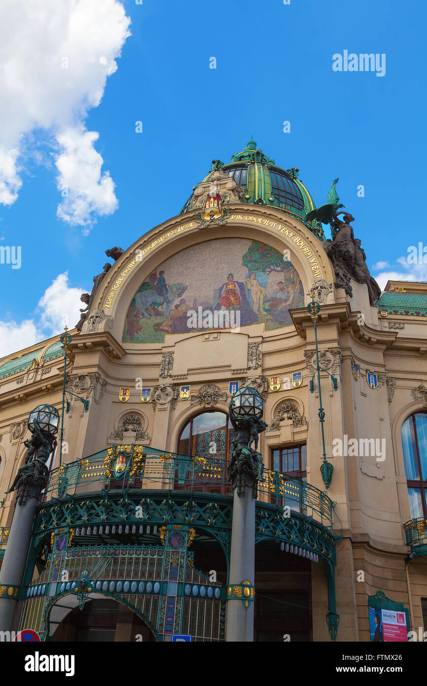The Municipal House art nouveau building next to the Powder Tower in the center of Prague, Czech Republic Stock Photo