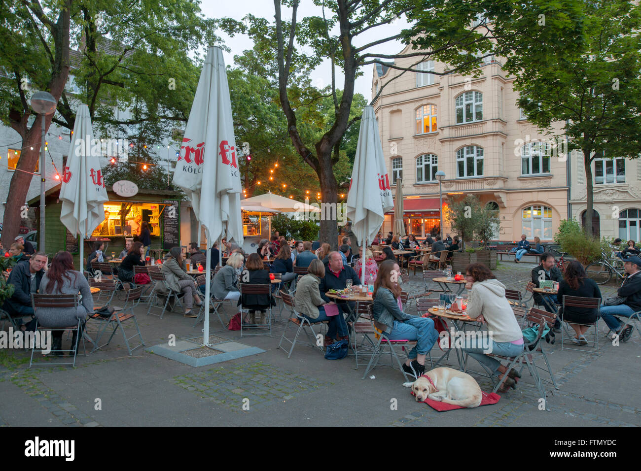 Köln, Nippes, Schillplatz, Gastgarten Der Weinstube Morio Und Gernots 