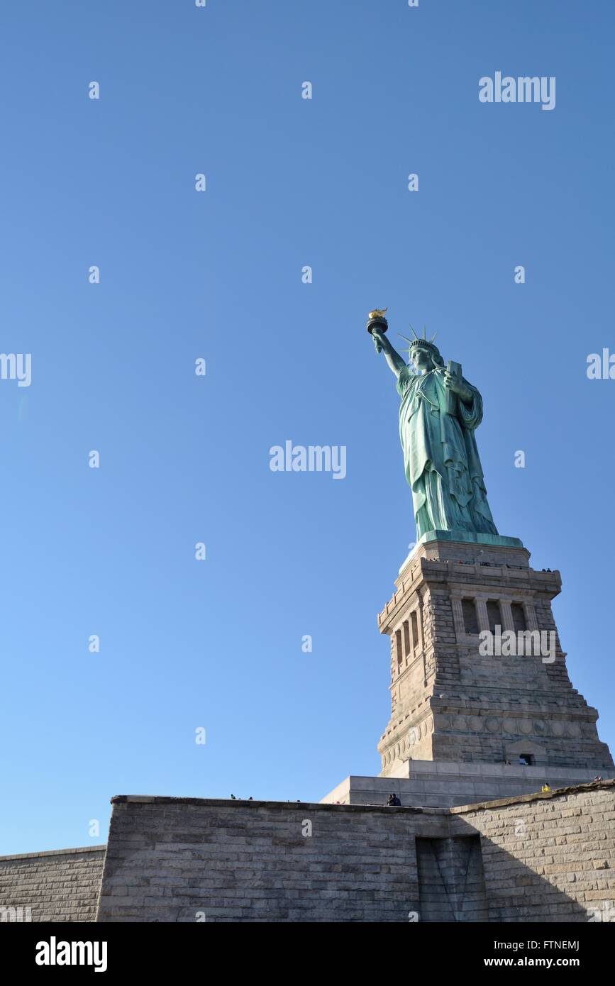 Statue of Liberty facing sun Stock Photo Alamy