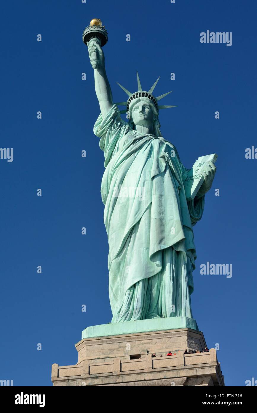 Statue of Liberty facing sun Stock Photo Alamy