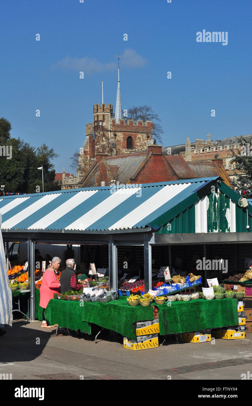 Market stall with church behind, Hitchin, Hertfordshire, England, UK Stock Photo
