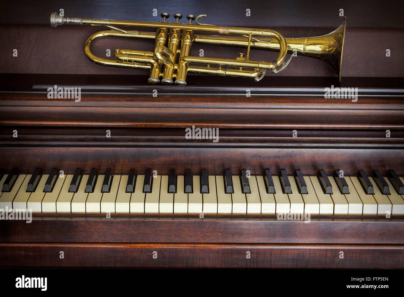 Old worn jazz trumpet piano hi-res stock photography and images - Alamy