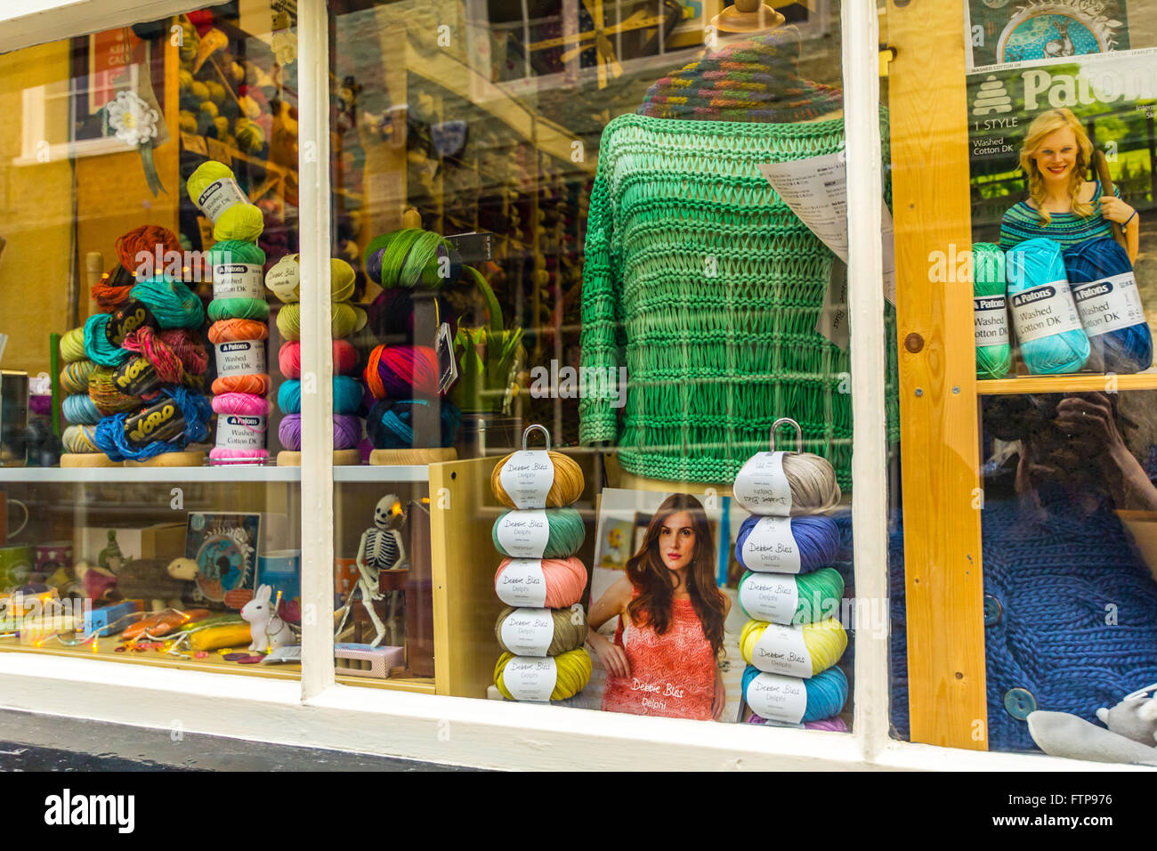 Urban knitting hires stock photography and images Alamy