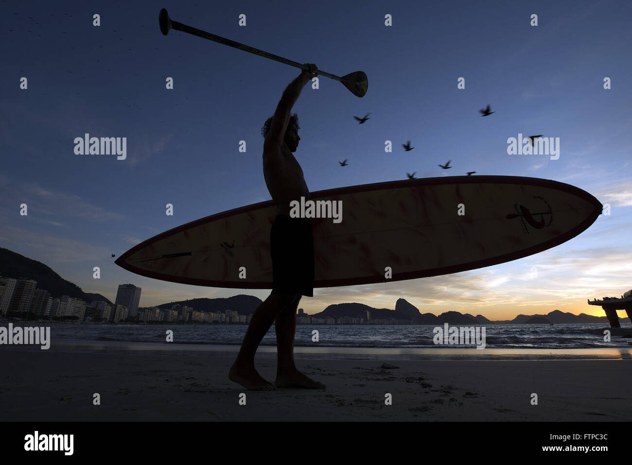 SUP Stand Up Paddle na Praia de Copacabana Stock Photo