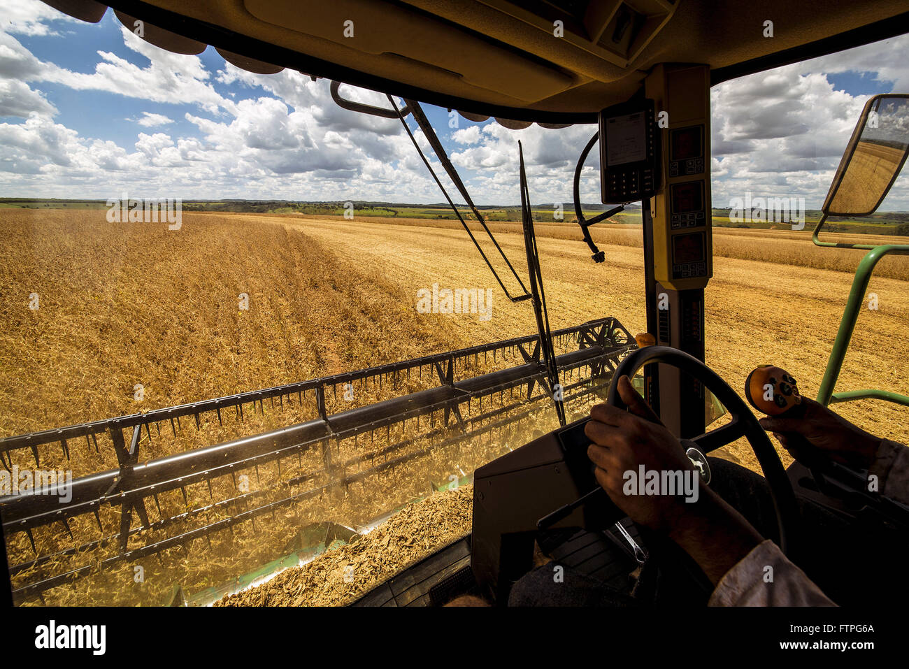 Mechanized harvesting hires stock photography and images Alamy
