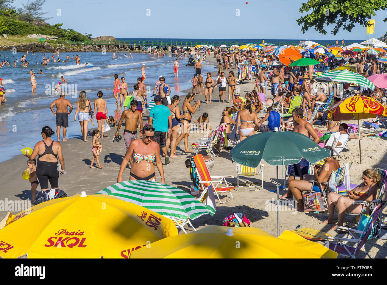 Tourists in Praia da Armacao do Pantano do Sul known as Praia da Armacao Stock Photo Alamy