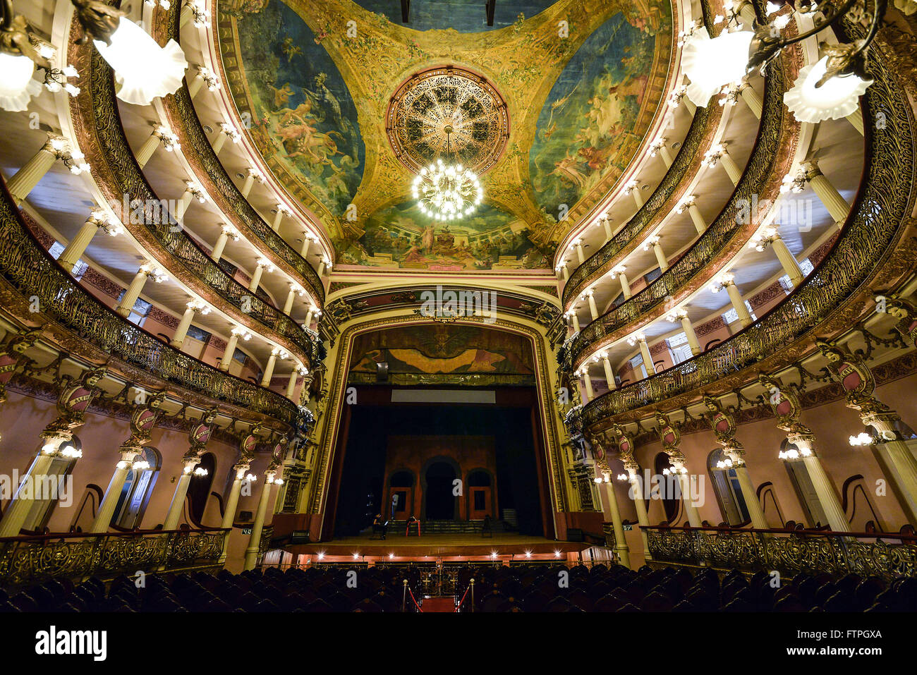 inside-view-of-teatro-amazonas-built-in-1896-during-cycle-rubber