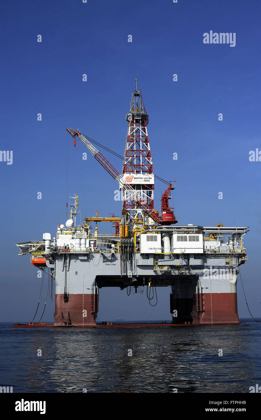 Platform drilling oil well in transit in Rio de Janeiro Stock Photo