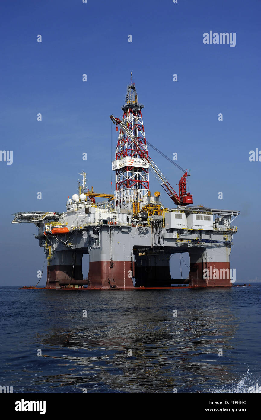 Platform drilling oil well in transit in Rio de Janeiro Stock Photo