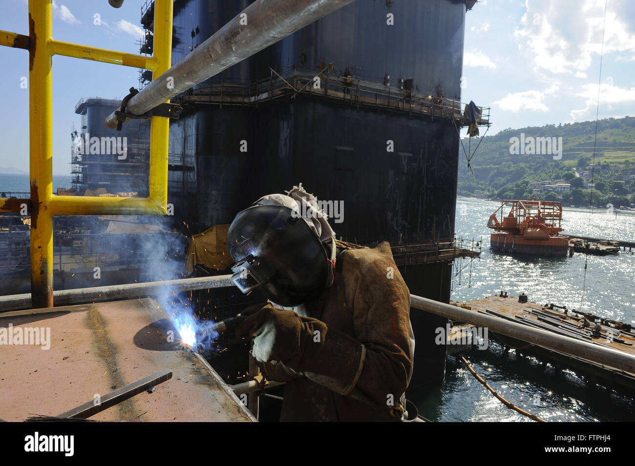 BrasFels shipyard in Angra dos Reis - Construction of oil platform Stock Photo