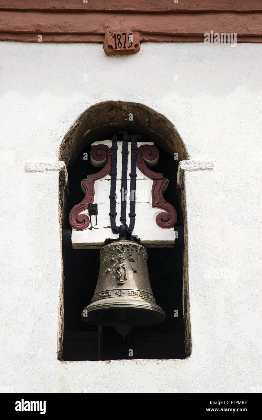 Detalhe de sino com data de 1875 da Capela Nossa Senhora do Rosario dos  Brancos Stock Photo - Alamy
