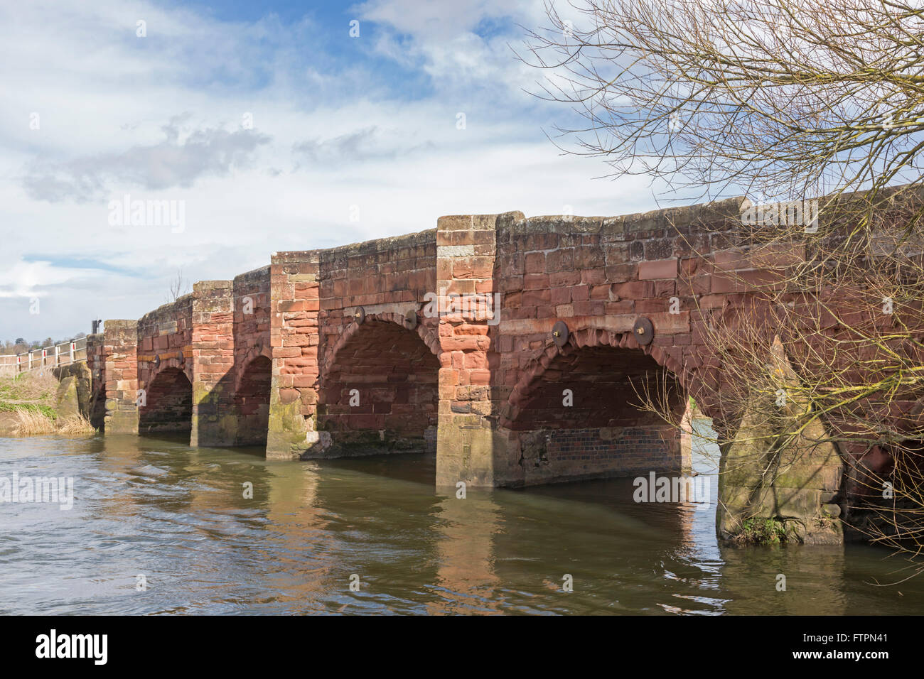 The historic Eckington Bridge crossing the River Avon, built in the ...