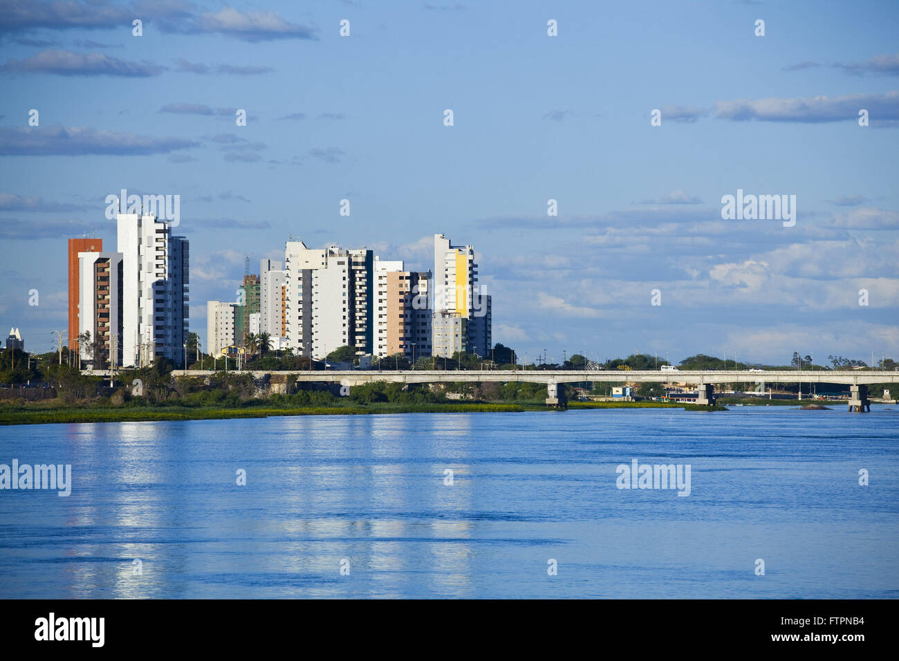 Residential buildings on the edge of the Rio Sao Francisco in the backlands of Pernambuco Stock Photo