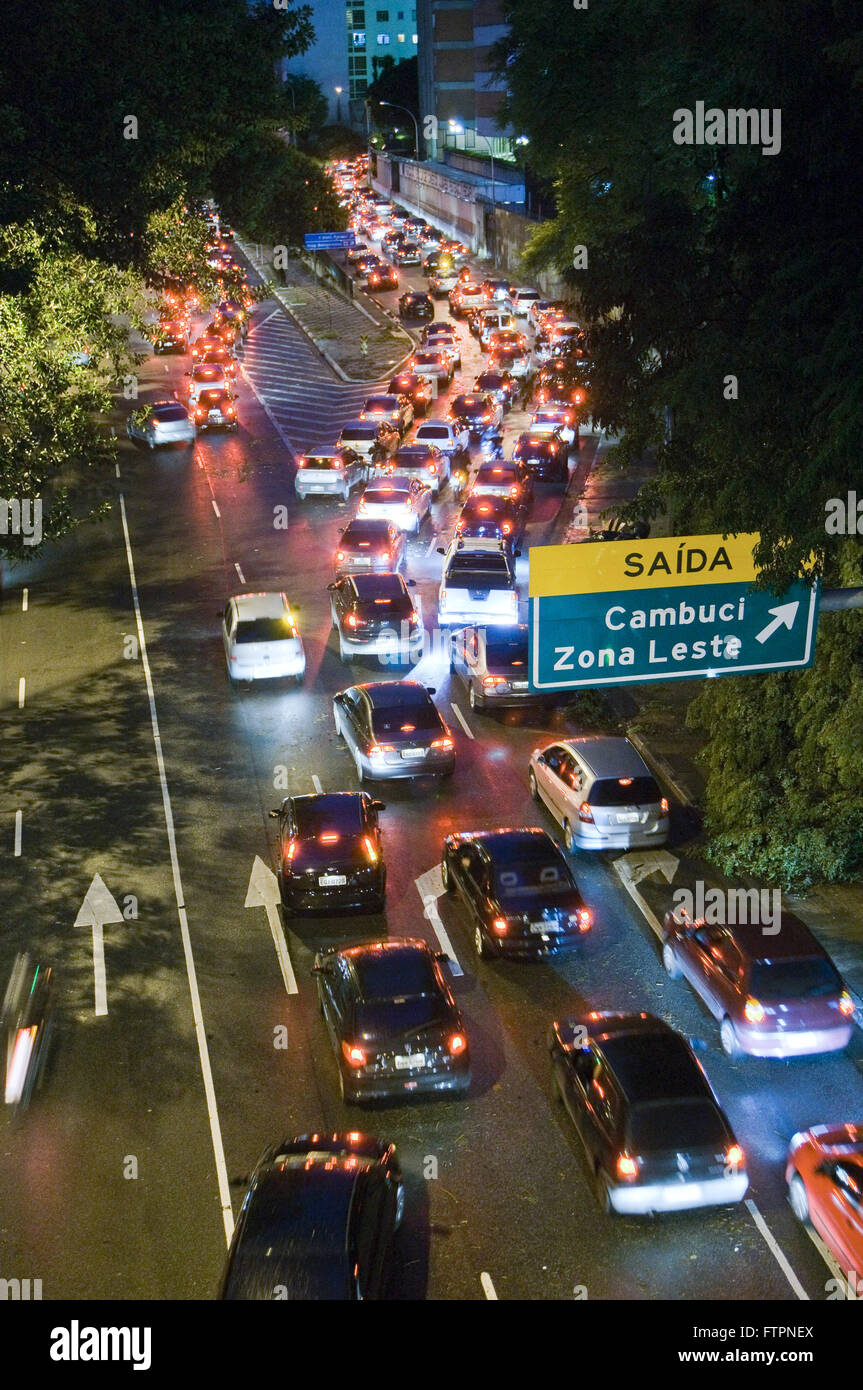 Avenida 23 de Maio in congested access Radial Leste time after dusk Stock Photo