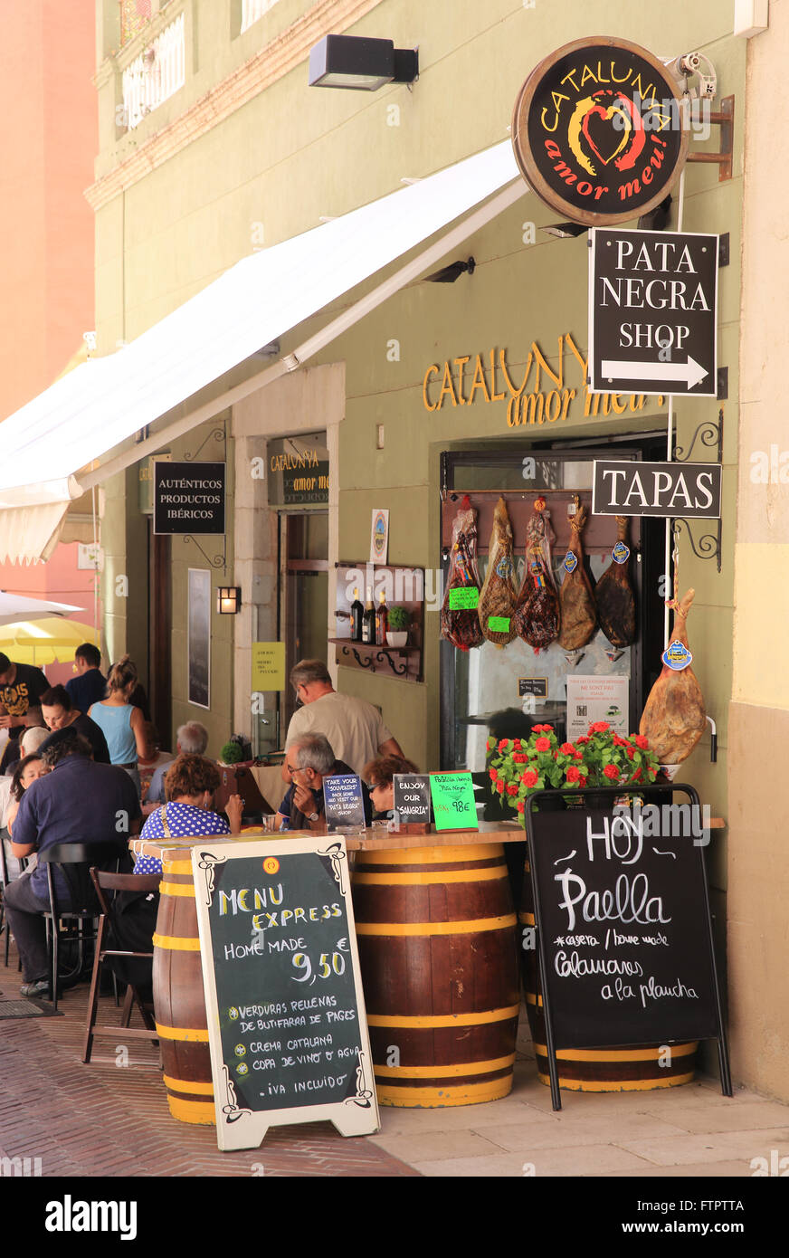 Traditional Tapas Cafe In The Old Town In Figueres, Near Salvador Dali'S  Theatre Museum, In Catalonia, Spain Stock Photo - Alamy