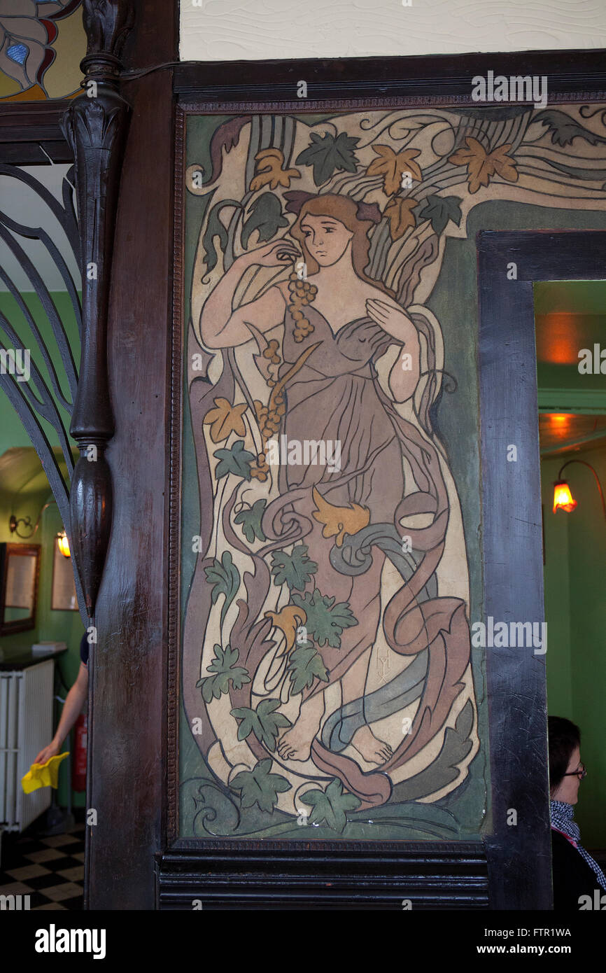 Art Nouveau Brussels: Le Perroquet restaurant Stock Photo