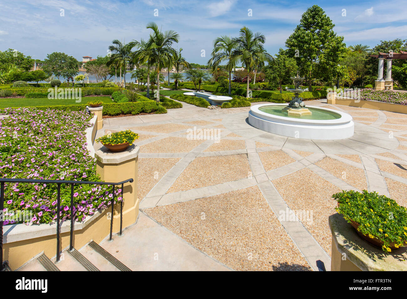 Hollis Garden on Lake Mirror in Lakeland Florida Stock Photo
