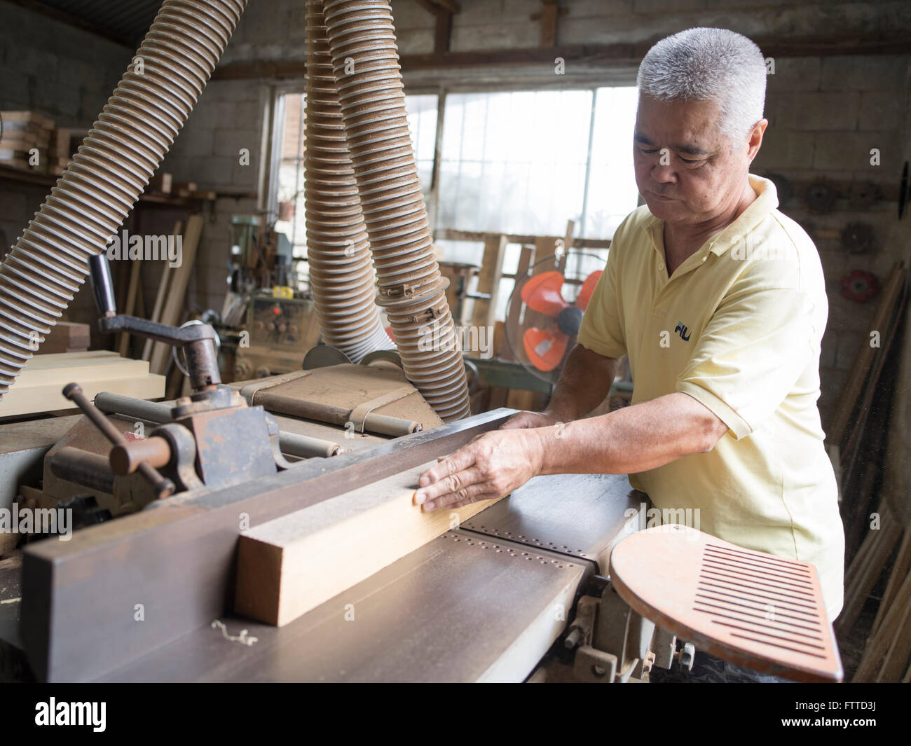 Oshiro Yoshimasa (57) carpenter making  weaving loom , Haebaru, Okinawa　大城織機製作所 Stock Photo