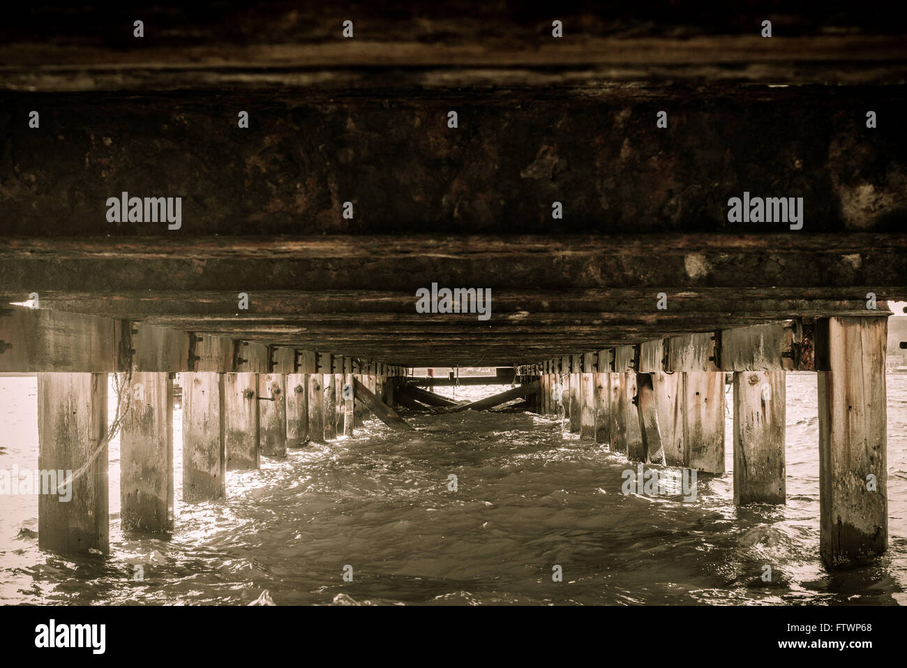 Jetty Fencing Harbour fencing hi-res stock photography and images - Alamy