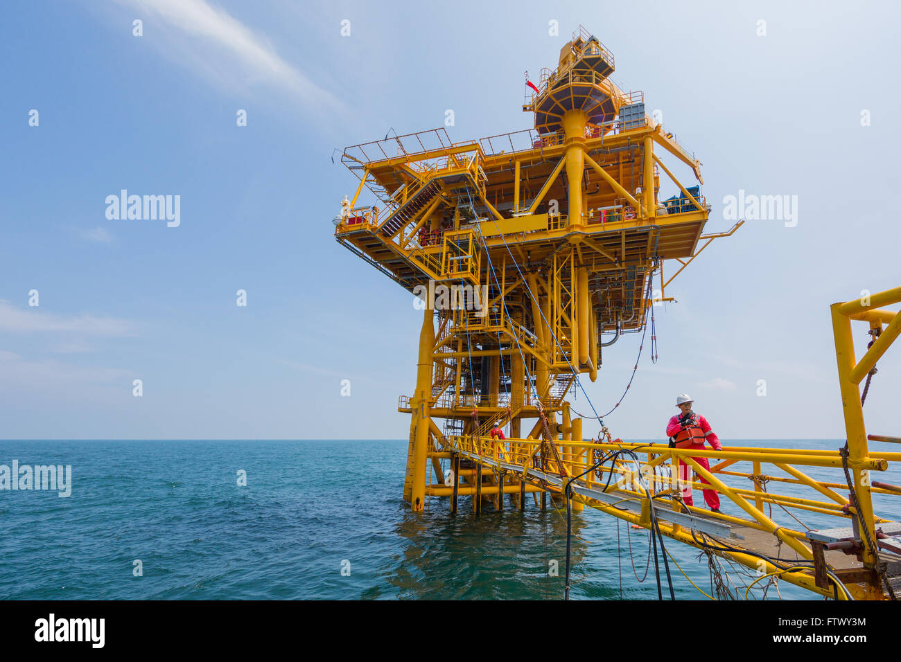 Oil rig sea man hi-res stock photography and images - Alamy