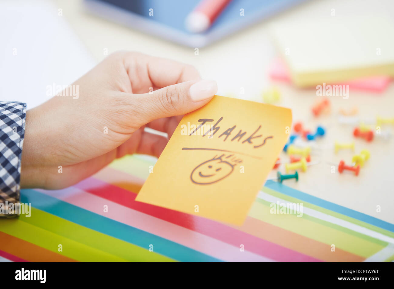 Human hand holding adhesive note with Thanks text Stock Photo - Alamy