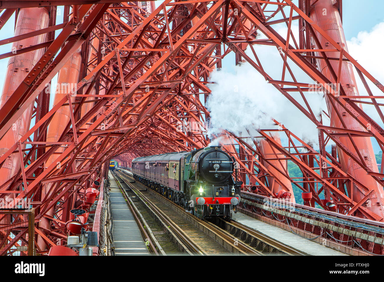 Steam train crossing Forth Rail Bridge Forth rail bridge i Stock Photo