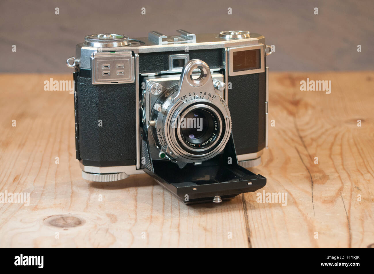 Zeiss Ikon Contessa 35mm rangefinder camera Stock Photo Alamy