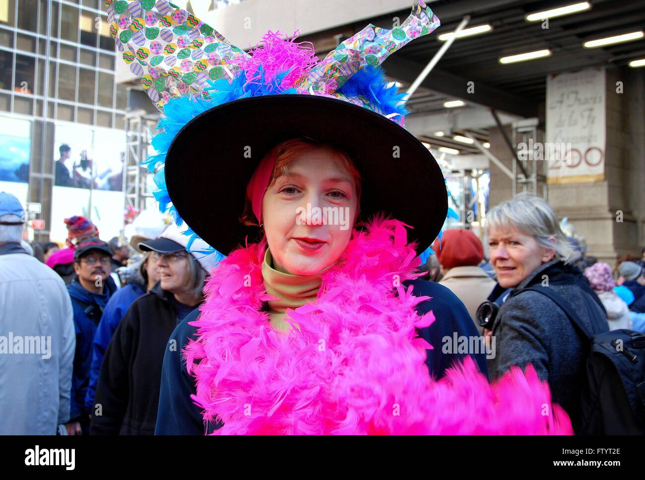 Wearing feather boa hi-res stock photography and images - Alamy